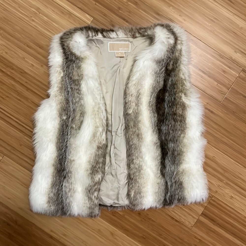Michael Kors faux fur vest M outwear